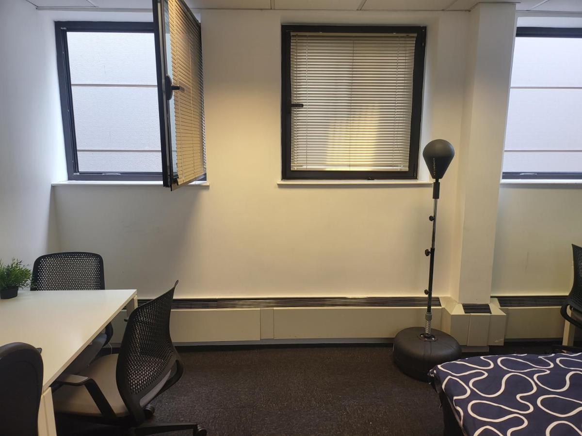 The Crash Room In East London Borough of Croydon Exteriör bild